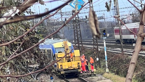 Na bratislavskej hlavnej stanici sa vykoľajil vlak. Viaceré spoje meškajú