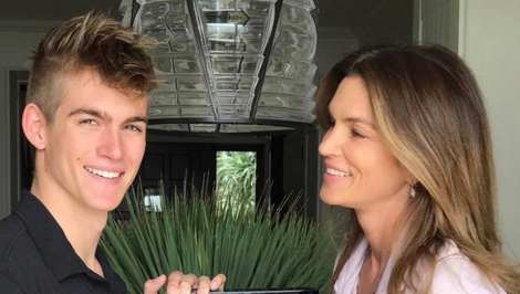 Škandál v liečebni! Ako mohol syn Cindy Crawford (†27) počas liečby závislosti zomrieť na PREDÁVKOVANIE?!