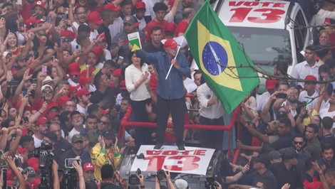 Bolsonaro neuznáva víťazstvo Lulu da Silvu. Chce anulovať prezidentské voľby