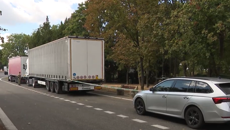 Benzínový zápach a hadica v poli: Z produktovodu Slovnaftu ukradol mladík 5-tisíc litrov nafty