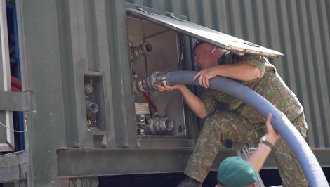 Obec Pača vyhlásila mimoriadnu situáciu. Dochádza jej pitná voda, na pomoc prišla armáda