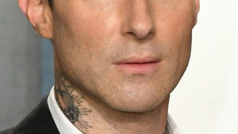 Už aj ON?! Hviezdny spevák ukázal zmenenú tvár, fanúšikovia sa nevedia dohodnúť, čo sa udialo!