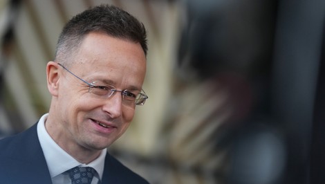 Maďarský minister zahraničia pravidelne informoval Rusko o rokovaniach EÚ. Ten to popiera