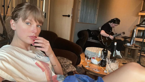 Šialení fanúšikovia Taylor Swift šokovali francúzskych vinárov! Stačilo pár sekúnd!