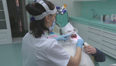 Prevencia u zubára šetrí bolesť aj stovky eur. Poisťovne k tomu pridávajú benefity