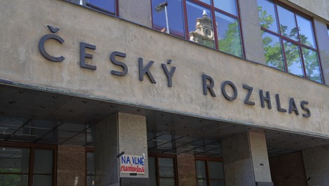 Pracovníci Českej televízie a Českého rozhlasu vyhlásili na utorok 3. novembra celodenný štrajk