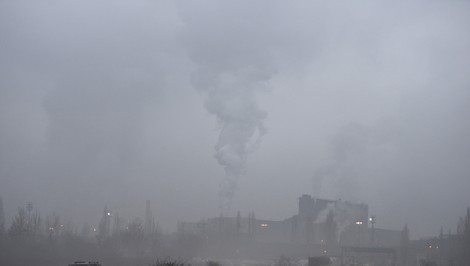 Smog zhoršil ovzdušie na východe aj juhu Slovenska. Platia výstrahy