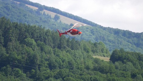 Cyklistka po páde v lese zostala bezmocná, zasahoval vrtuľník