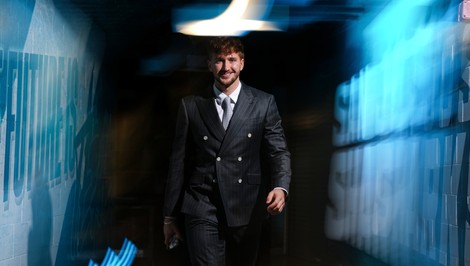 Regendu povolali do NHL, hneď v prvom zápase skóroval