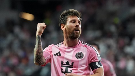 MESSI zažiaril štyrmi gólmi, RUSNÁK s asistenciou