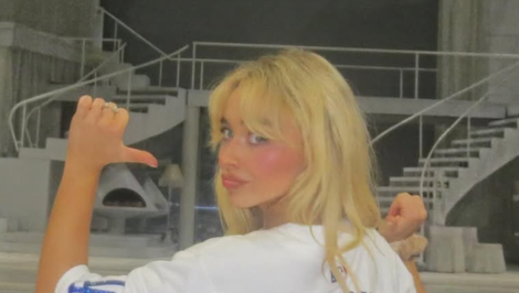 Priveľa romantiky takmer skončilo fatálne! Hviezdna speváčka si podpálila kúpeľňu!