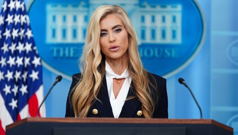 Trumpova nová hovorkyňa: Neprofesionálny prejav aj pochybnosti o praxi