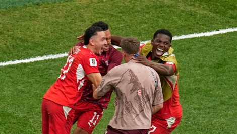 Poslednými štvrťfinalistami MS sú Švajčiari