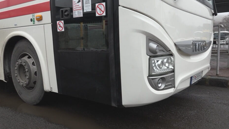 Zlodeji sa vlámali do autobusov v Bardejove. Svoju korisť si však dlho neužili