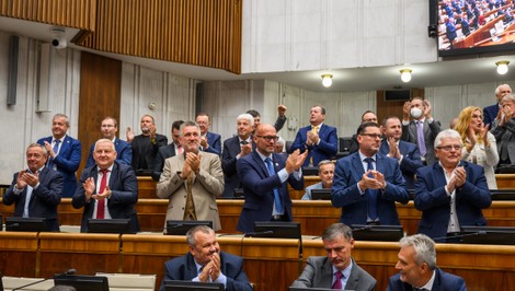 Anti-cenu Homofób roka získalo 90 poslancov. Za nimi skončili Huliak a Uhrík