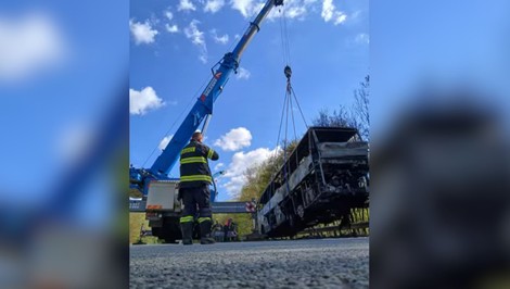 Autobus zasiahol rozsiahly požiar, na mieste zasahovali posilové jednotky