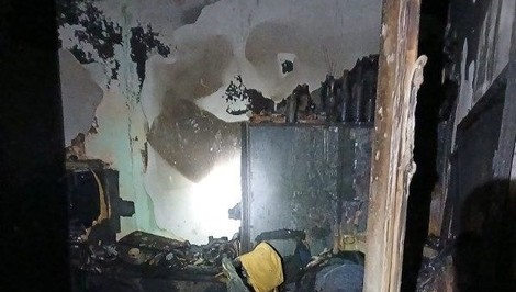 Hasiči zasahovali pri požiari bytu, zomrela jedna osoba