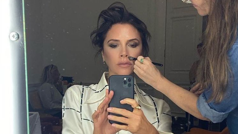 Victoria Beckham je dokonalá, kým pohľad nepadne na jej NOHY! To si priam pýta zákrok!