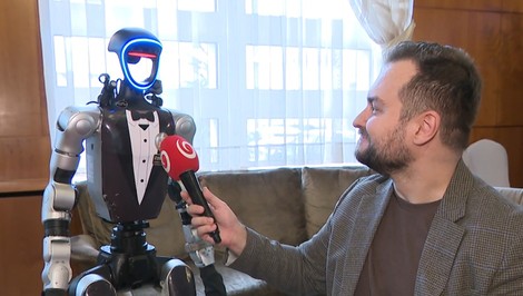 Robot, ktorý vás privíta: V Bratislave testujú humanoidného hotelového asistenta