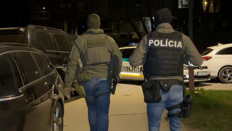 Policajná akcia na východe: Kukláči zasahovali v Gelnici aj v Košiciach