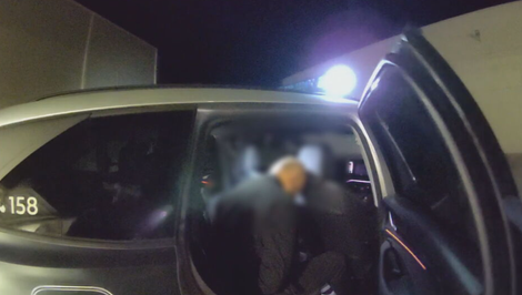 Zlodeji áut skončili vo väzení: jedného chytili s drogami, druhý havarova