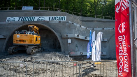 Kľúčový míľnik na rýchlostnej ceste R4: Tunel Okruhliak pri Prešove je už prerazený