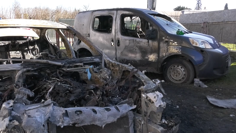 Majiteľovi večierky zhoreli autá, pred mesiacmi mu zapálili aj budovu