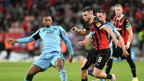 Slovan zdolal Trnavu 2:0 a po treťom víťazstve v rade vedie Niké ligu