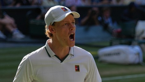 DOKONALÉ mužské finále Wimbledonu ovládol druhý rok po sebe SINNER