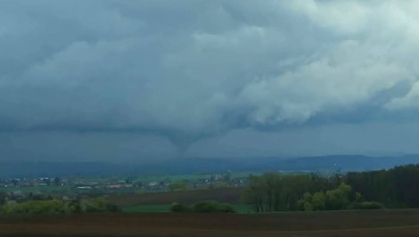 V Česku sa vyskytlo tornádo, podľa meteorológov ide o prvé v tomto roku