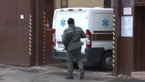 Nastúpil do väzenia zdravý, dnes je ochrnutý a bojuje o život. Rodičia prosia o pomoc