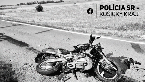 Odbočovanie sa skončilo tragicky: Po zrážke s autom zomrel motorkár