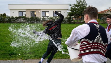 Tradičná slovenská OBLIEVAČKA