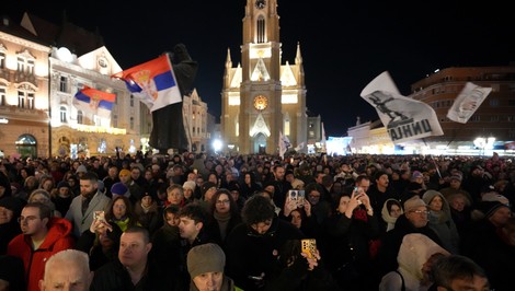 Tisíce ľudí opäť protestovali proti korupcii v Srbsku