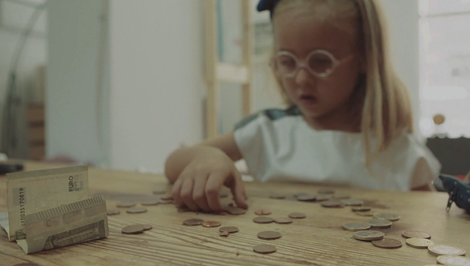 Štát spustil novú pomoc pre jednorodičov. Majú nárok na finančnú podporu