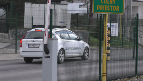 Colník čelí obvineniu z podplácania. Hrozia mu tri roky väzenia