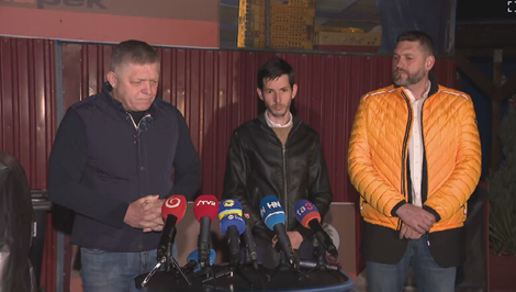 Fico ide na nočnú zmenu do pekárne. PS hovorí o divadle: "My to takto nenecháme"