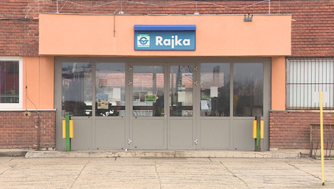 Nedostatok rušňovodičov komplikuje dopravu do Bratislavy. Vlaky meškajú, náhradné autobusy nestíhajú