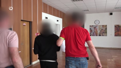 Muž mal znásilniť 15-ročné dievča, on tvrdí, že ide o pomstu. Po výpovedi svedka nastal zvrat
