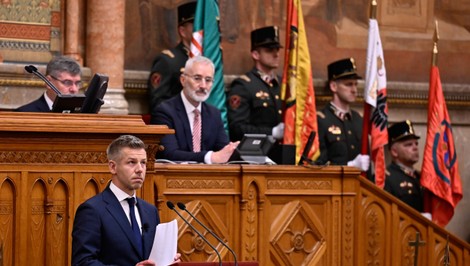 Strana Tisza chce obmedziť pôsobenie premiéra Maďarska na osem rokov