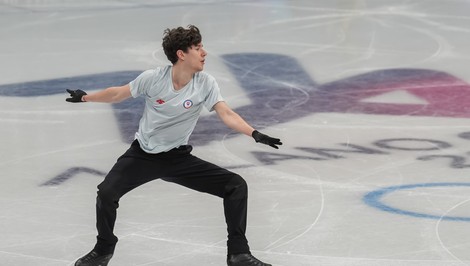 Adama HAGARU čaká krátky program