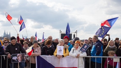 Česko: Podpredsedníčka Senátu kritizuje presun ľudskoprávnej agendy. Hovorí o "nedomyslenej deštrukcii"