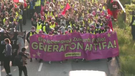 V Erfurte sa koná zjazd pravicovo extrémistickej strany AfD. Protestuje proti nemu 20-tisíc ľudí