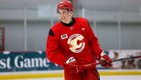 HONZEK prvýkrát trénoval po zranení, do zostavy Calgary sa nevráti