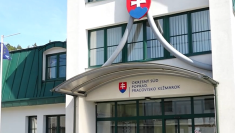Matka našla Andreu mŕtvu v byte, jej druh čelí obžalobe. Súdny znalec opísal detaily z pitvy