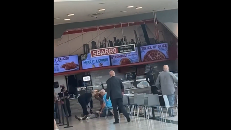 Spor dvoch skupín v reštaurácii prerástol do prestrelky, jeden človek zomrel