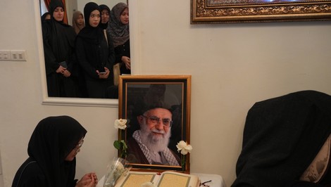 "Úder mu rozpolil hlavu." Tajná nahrávka odhalila desivé detaily útoku na iránskeho vodcu