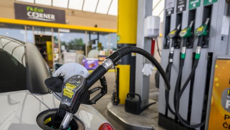 Slováci tankujú ako o život. Obavy z vojny vyprázdňujú pumpy, desiatky sú bez paliva