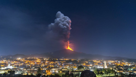 Dovolenkári pozor! Letecká prevádzka v Katánii je pre erupciu Etny pozastavená