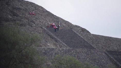 Streľba pri slávnych pyramídach: Muž zastrelil turistku a ďalších zranil